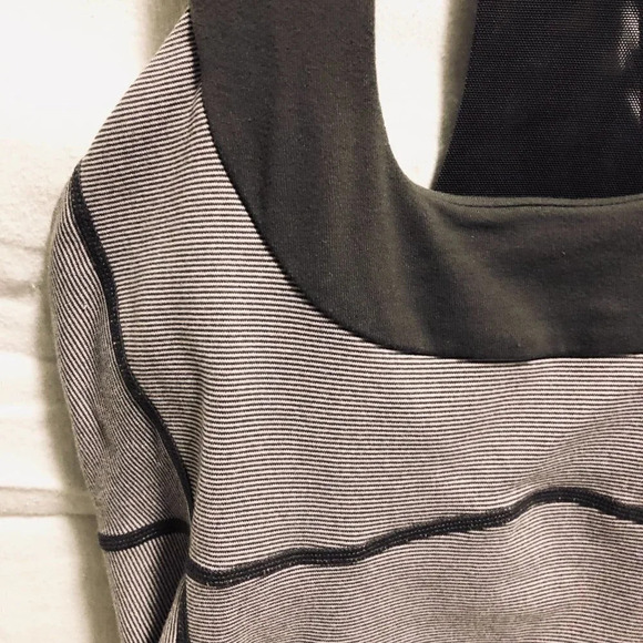 Lululemon Sport Tank Top Size 6 Built In Bra Racerback - Picture 3 of 16